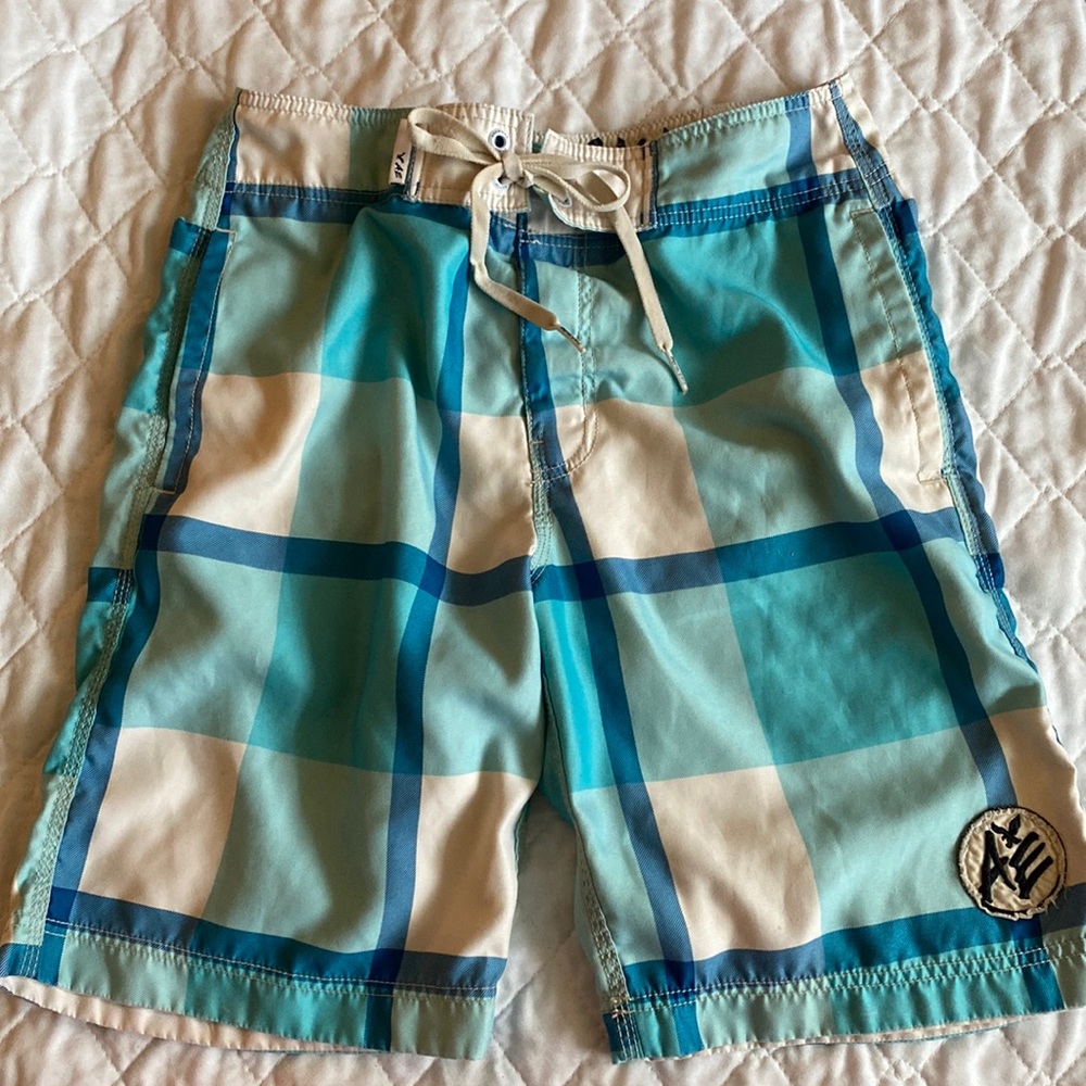 American Eagle men’s board shorts